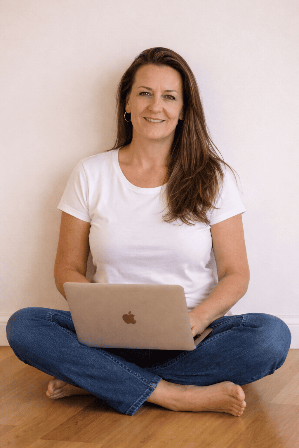 Eva Gutiérrez diseñadora de invitaciones digitales.